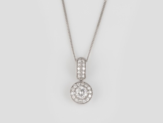 Auktion <br>ANHÄNGER MIT KETTE