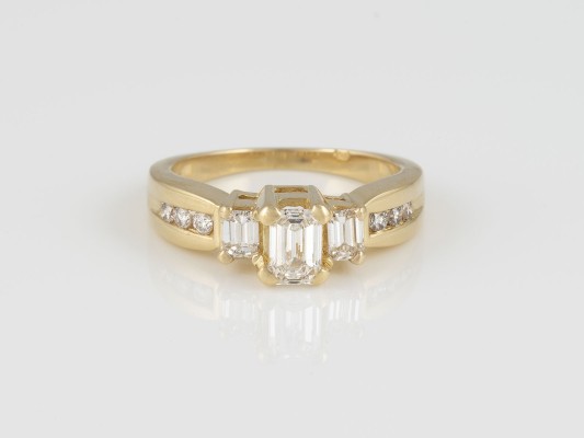 Auktion <br>DIAMANT-RING