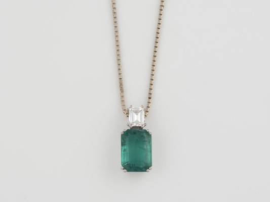 Auktion <br>EDELSTEIN-COLLIER