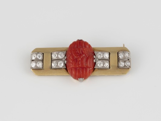 Bild KORALL-BROSCHE MIT DIAMANTBESATZ