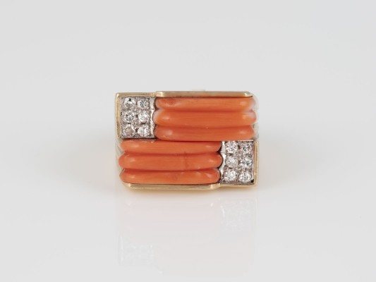 Bild KORALL-RING MIT DIAMANTBESATZ