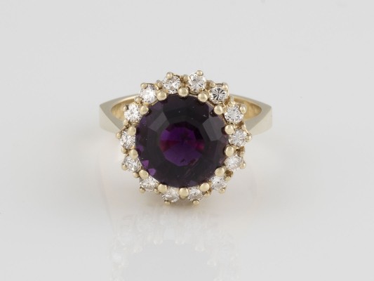 Picture AMETHYST-RING MIT DIAMANTEN
