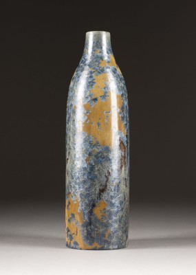 Auktion <br>VASE MIT KRISTALLGLASUR