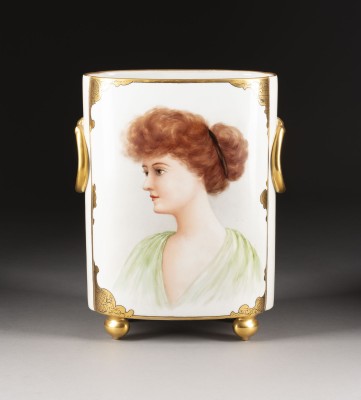 Auktion <br>JUGENDSTIL-VASE MIT DAMENBILDNIS