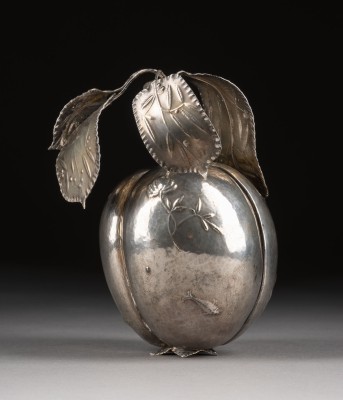 Auktion <br>SEHR SELTENE ZIERDOSE 'APFEL', 1923