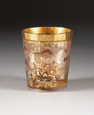 Auction <br>ZWISCHENGOLDBECHER MIT GESELLSCHAFTSSZENE