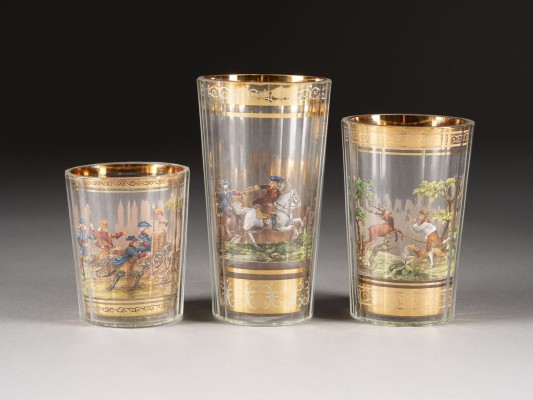 Auction <br>DREI ZWISCHENGOLDBECHER MIT SCHLACHT- BZW. JAGDSZENEN