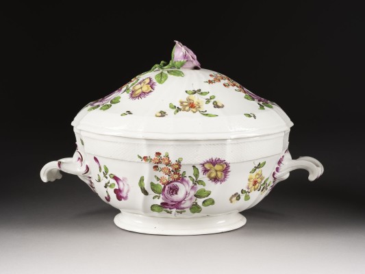 Bild GROSSE DECKELTERRINE MIT ROSENKNAUF