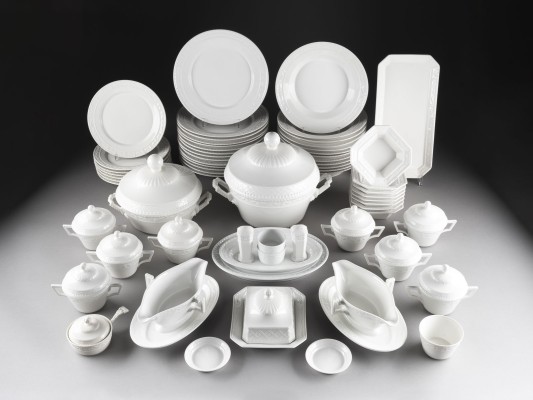 Auction <br>146-TEILIEGS SPEISE-, TEE- UND KAFFEESERVICE 'KURLAND'