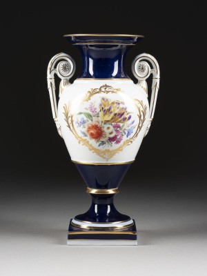 Picture AMPHORENVASE MIT BLUMENMALEREI