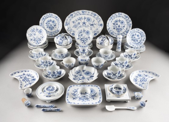 Auktion <br>149-TEILIGES RESTSERVICE 'ZWIEBELMUSTER'