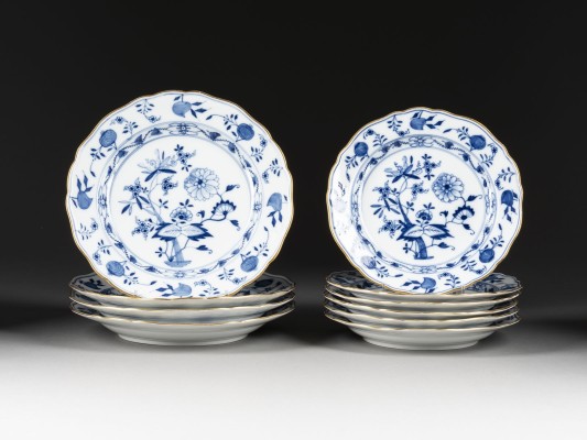 Picture ZEHN TELLER 'ZWIEBELMUSTER'