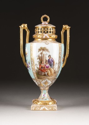 Auction <br>POTPURRIDECKELVASE MIT GALANTEN SZENEN