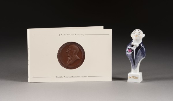 Bild MINIATURBÜSTE UND GEDENKMEDAILLE 'DR. MÜLLER'