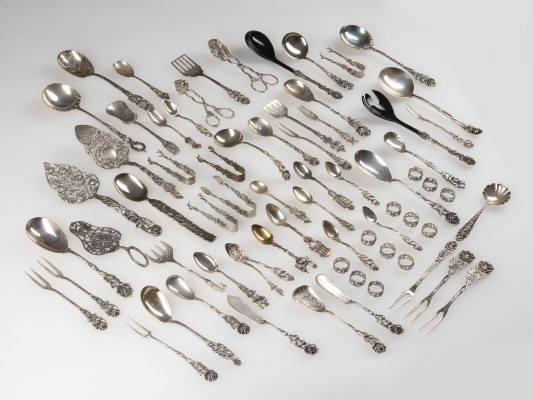 Picture SAMMLUNG VON 69 BESTECKTEILEN MIT PUTENDEKOR