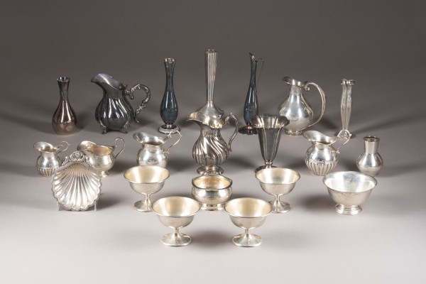 Picture SAMMLUNG VON JE SIEBEN KLEINEN VASEN, SAHNEGIESSERN UND SCHALEN