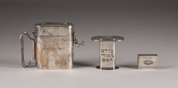 Bild JUDAIKLA-LEUCHTER, STREICHHOLZETUI UND SPARDOSE