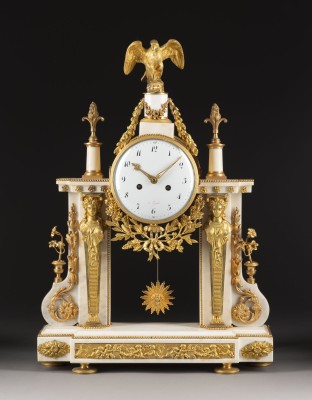 Auction <br>PRUNKVOLLE PORTALPENDULE IM LOUIS XVI-STIL