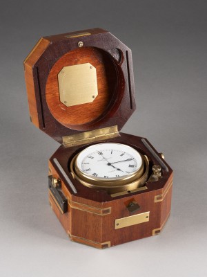 Auktion <br>SELTENES QUARZ-MARINE-CHRONOMETER 'BAUME & MERCIER'