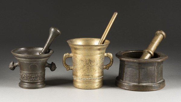 Auction <br>DREI MÖRSER MIT PISTILLEN