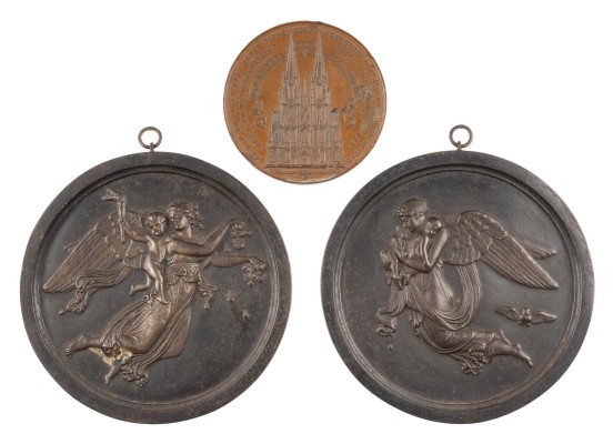 Auction <br>DOM-MEDAILLE VON 1880 UND ZWEI RELIEFPLAKETTEN NACH BERTEL THORVALDSEN