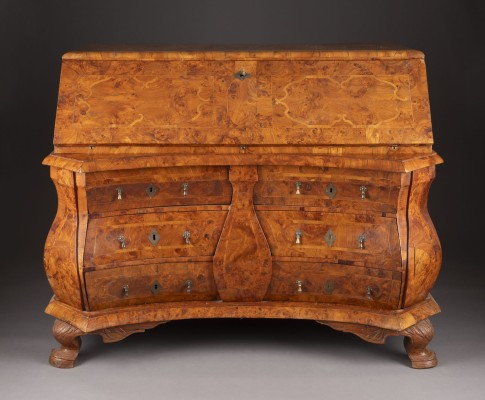 Auction <br>BAROCKER SCHRÄGKLAPPENSEKRETÄR
