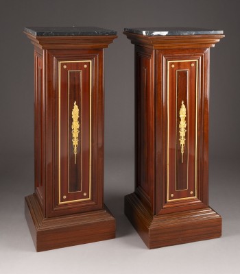 Auction <br>PAAR POSTAMENTE IM KLASSIZISTISCHEN STIL