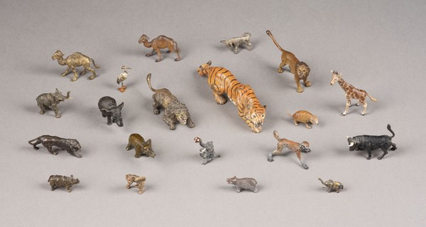 Picture KONVOLUT VON 20 AFRIKANISCHEN TIERFIGUREN