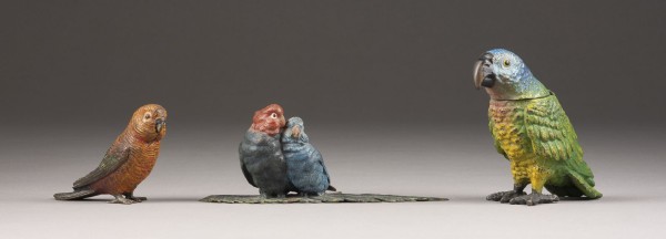 Bild KONVOLUT VON DREI PAPAGEIEN FIGUREN