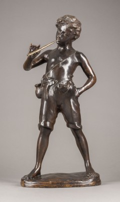 Bild FIGUR EINES KNABEN MIT FLÖTE UND KRUG