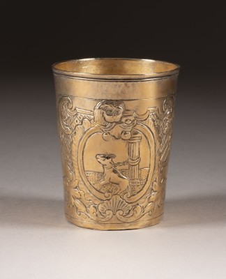 Auktion <br>BECHER MIT EINHORN UND HUND
