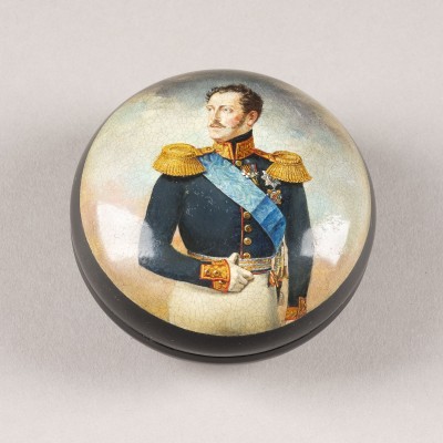 Auktion <br>RUNDE LACK-DOSE MIT ZAR NIKOLAUS I. VON RUSSLAND NACH FRANZ KRÜGER