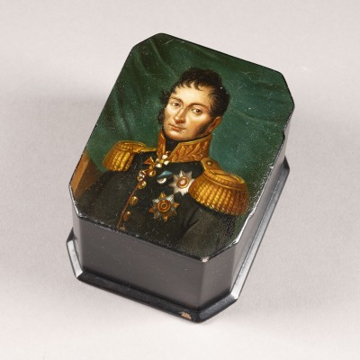 Picture LACKDOSE MIT DEM PORTRÄT DES GENERALS DMITRI SERGEJEWITSCH DOCHTUROW (1756-1816)