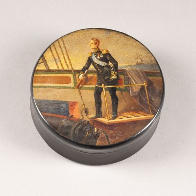 Auction <br>A PAPIER-MACHÉ AND LACQUER BOX WITH THE PORTRAIT OF GRAND DUKE KONSTANTIN NIKOLAJEWITSCH