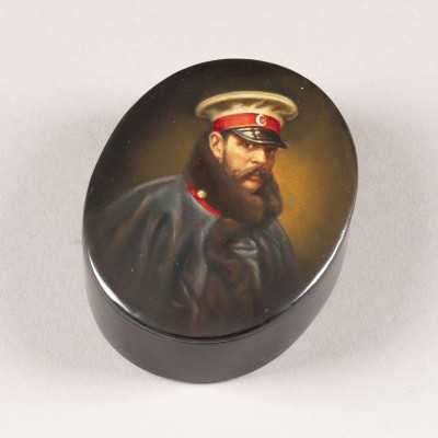 Auction <br>A PAPIER-MACHÉ AND LACQUER BOX WITH A PORTRAIT OF EMPEROR ALEXANDER II OF RUSSIA
