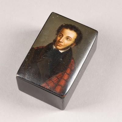Auktion <br>LACKDOSE MIT DEM PORTRAIT VON ALEXANDER PUSCHKIN