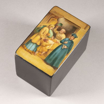 Auction <br>A PAPIER-MACHÉ AND LACQUER BOX WITH A BREAD VENDOR