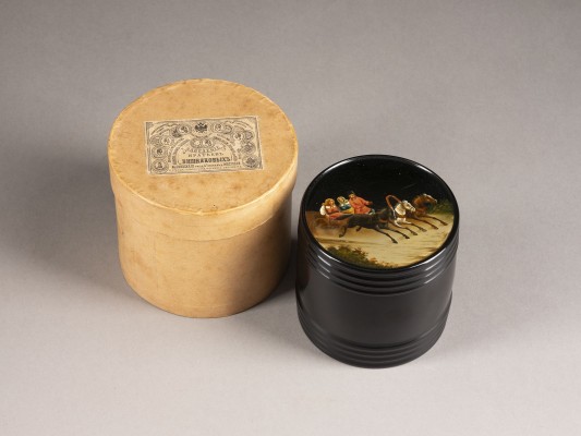 Auction <br>A PAPIER-MACHÉ AND LACQUER TEA CADDY WITHIN ORIGINAL BOX