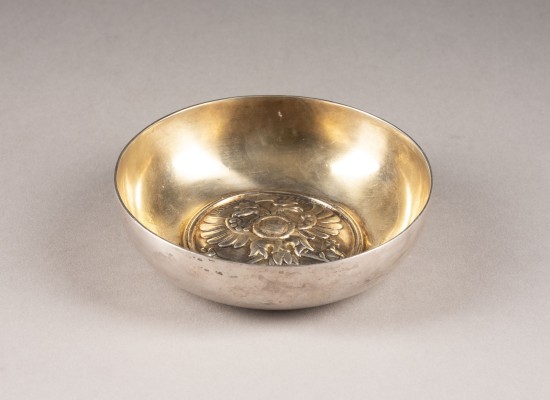 Auction <br>A METAL BOWL