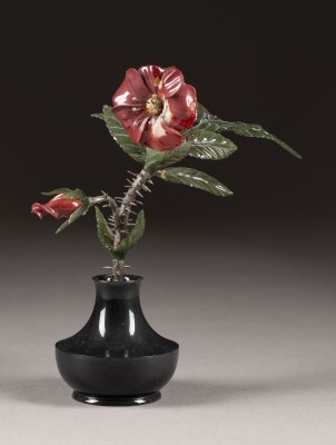 Auction <br>A HARDSTONE AND SILVER STUDY OF A ROSE HIP