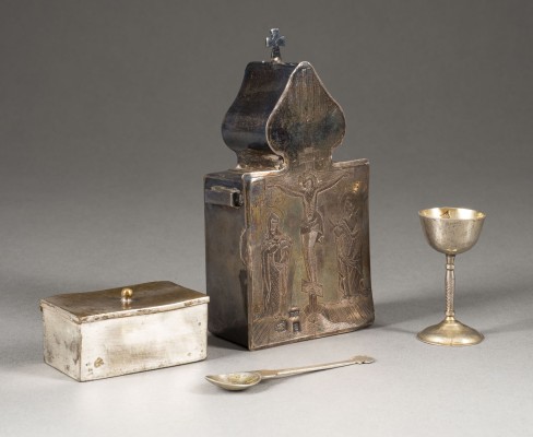 Auction <br>A SILVER TRAVELLING COMMUNION SET