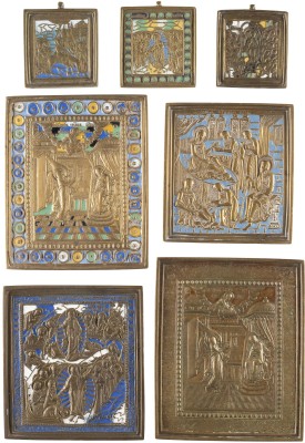 Bild SAMMLUNG VON SIEBEN BRONZE-IKONEN MIT HOCHFESTEN DES ORTHODOXEN KIRCHENJAHRES, DARUNTER EINE SIGNIERTE IKONE MIT DER HÖLLENFAHRT UND AUFERSTEHUNG CHRISTI