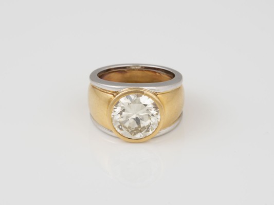 Auktion <br>RING - 4.80 CT.