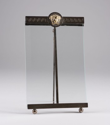 Auction <br>'MEDUSA' FOTORAHMEN MIT SILBERMONTIERUNG VON GIANNI VERSACE