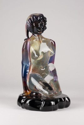 Auktion <br>GROSSE SKULPTUR 'SITZENDE'