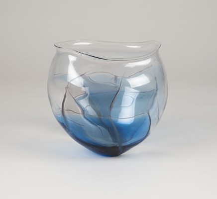 Auktion <br>OVALE VASE STUDIOGLAS