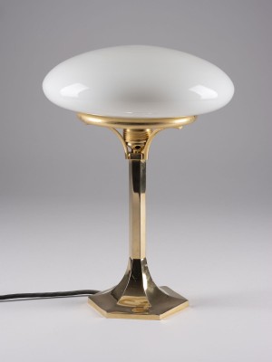 Auction <br>TISCHLEUCHTE MIT GLASSCHIRM