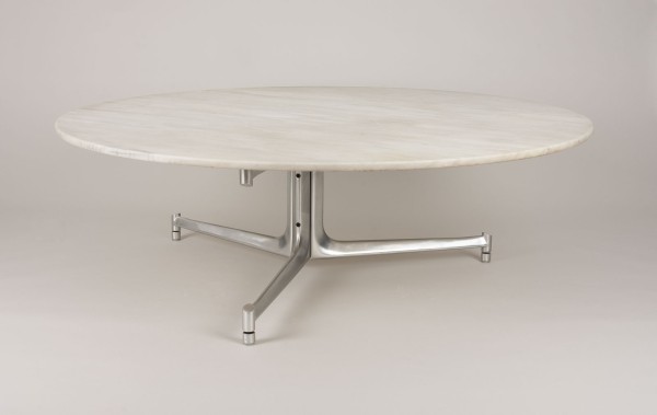 Auktion <br>COFFEE TABLE MODELL 'T 105'