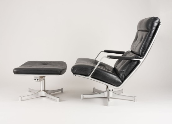 Auktion <br>LOUNGE CHAIR / SESSEL UND FUSSHOCKER MODELL 'FK 85'