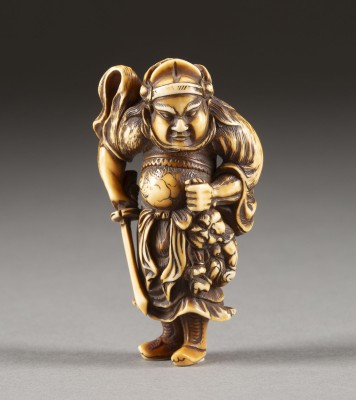 Auction <br>EIN FEINES GESCHNITZTES NETSUKE VON SHOKI UND ONI AUS ELFENBEIN